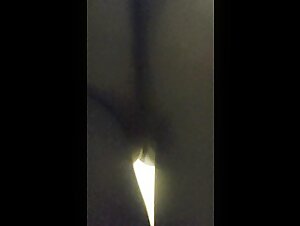Entdecken Sie in diesem extremen Bestialitatsvideo eine junge Blondine, die der Gnade eines Hundes ausgeliefert ist.